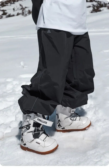 Baggy snow pants